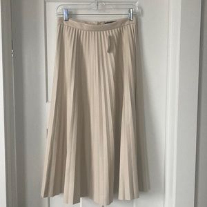 Pleated Imitation Leather ,size-0, Cream.Waist is about -29”. Machine washable